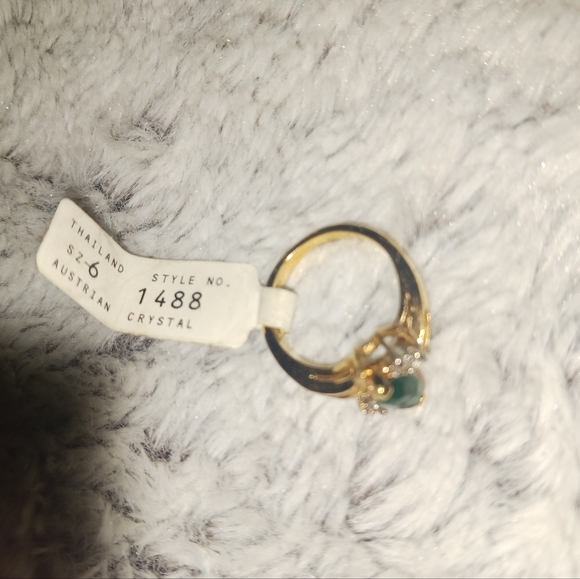 Pretty ring - Picture 2 of 5